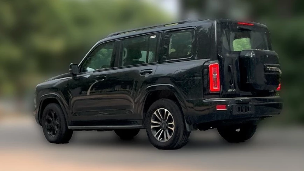 Новый внедорожник Haval H9 сбоку сзади антихром