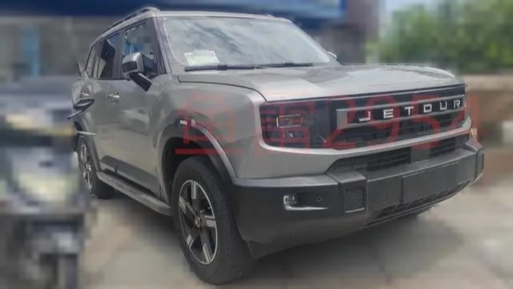 Экспортный кроссовер Jetour T1 сбоку спереди