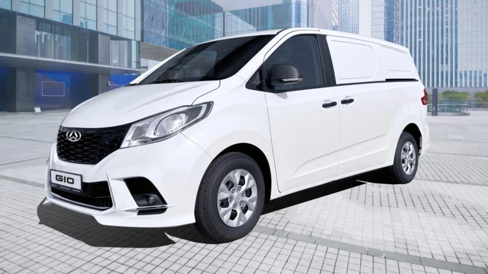 Фургон Avior G10 спереди сбоку