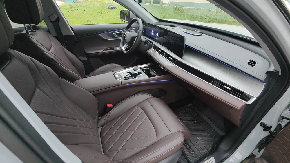 Chery Tiggo 8 Pro Max салон интерьер первый ряд сиденья