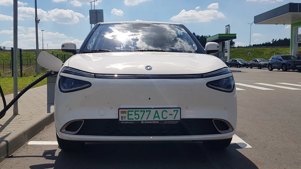 Dongfeng Box спереди в Беларуси электромобиль