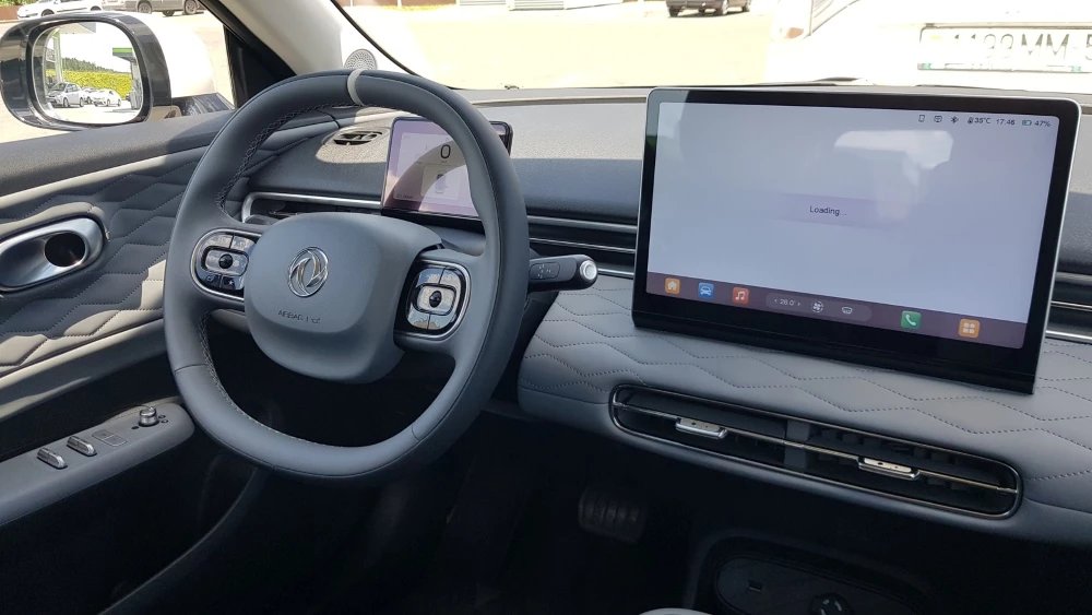 Dongfeng Box в Беларуси электромобиль салон интерьер первый ряд