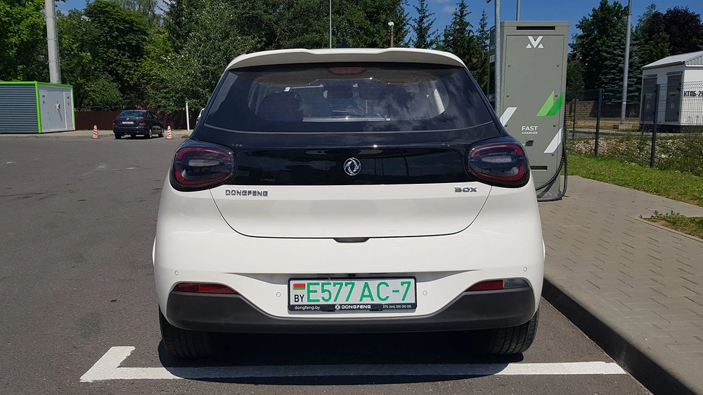 Dongfeng Box сзади в Беларуси электромобиль