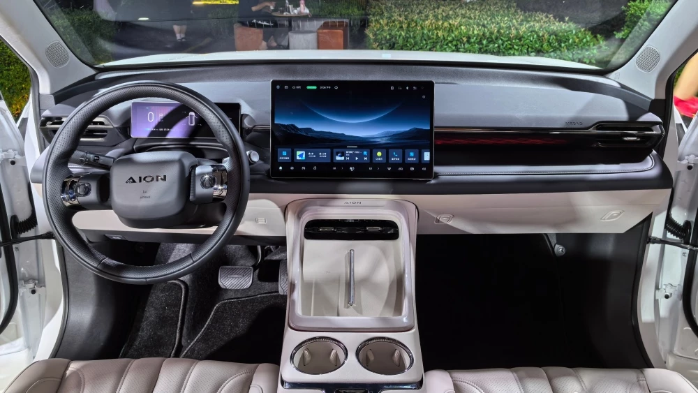 Новый кроссовер GAC Aion V салон интерьер