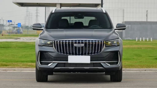 geely monjaro кроссовер обновленный рестайлинг спереди