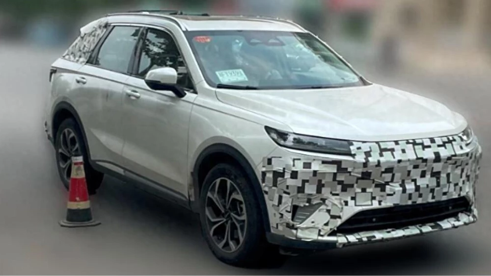 Кроссовер Haval F8 получит рестайлинг до появления в России. Первые фото haval f8 xiaolong max кроссовер сбоку спереди белый