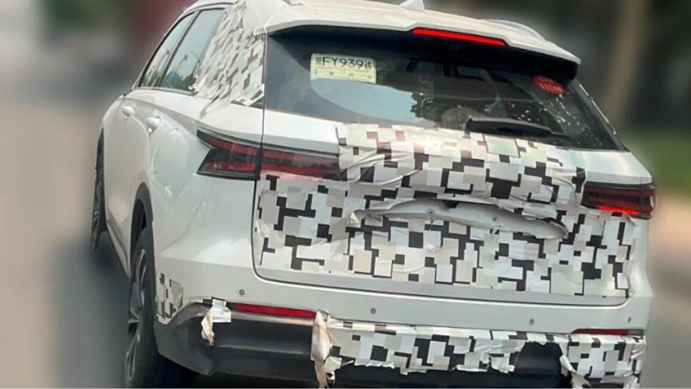 haval f8 xiaolong max кроссовер сбоку сзади белый