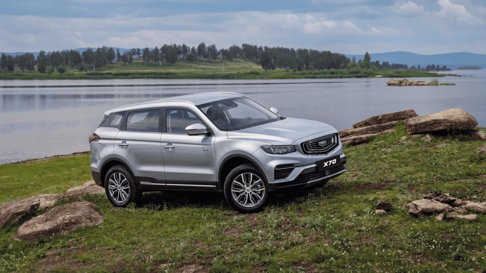 Forthing T5 против Belgee X70. Сравнение семейных автомобилей кроссовер belgee x70 цены спереди сбоку