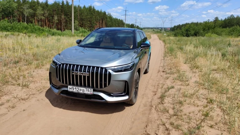 Jaecoo J8 тест Мишина бездорожье грунтовка сбоку спереди