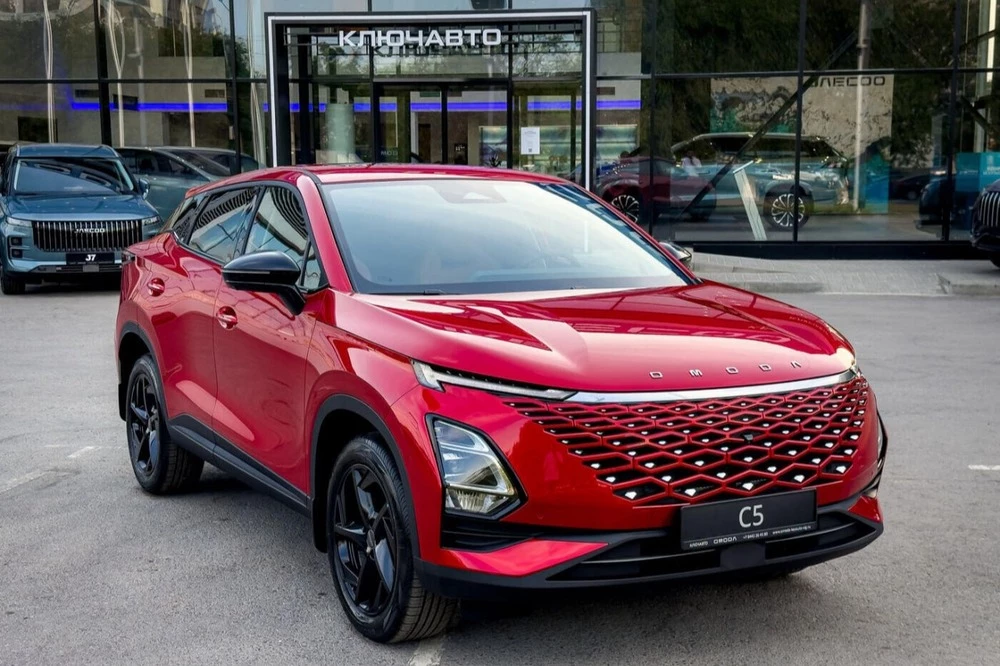 Omoda C7 ключавто спереди сбоку