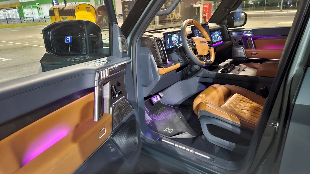 Гибридный внедорожник M-Hero I EVR цены салон интерьер