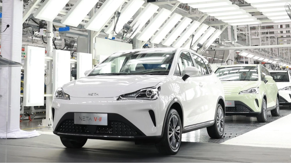 кроссовер neta aya neta v-ii сбоку спереди белый таиланд