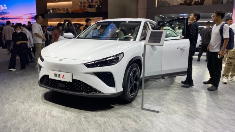 кроссовер hozon auto neta l сбоку спереди белый