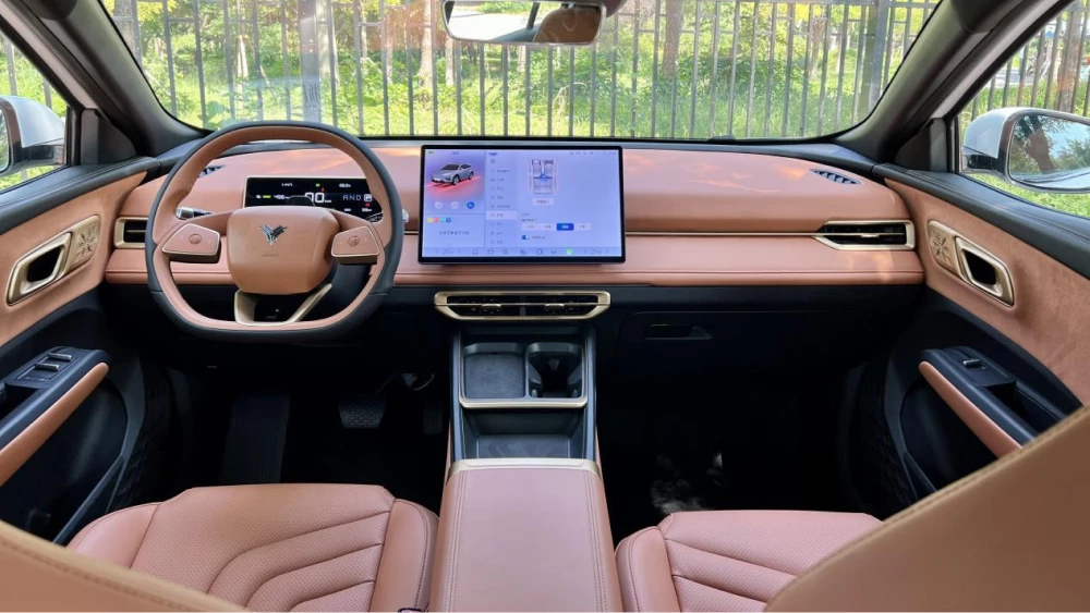 кроссовер hozon auto neta x салон коричневый