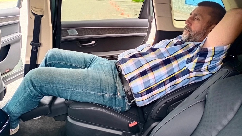 Андрей Иванов seres m7 пассажир кресло zero gravity