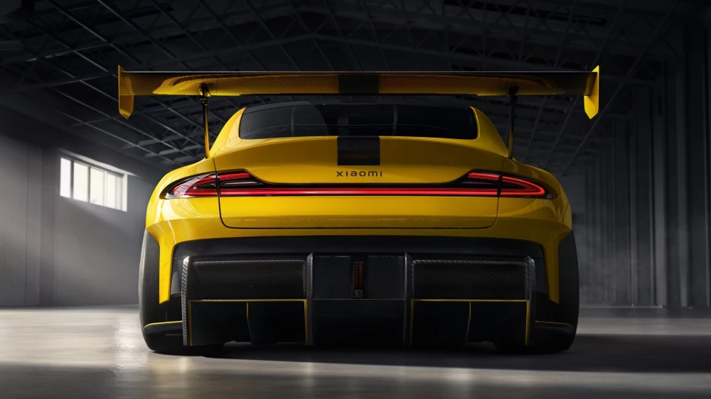 Xiaomi SU7 Ultra сзади антикрыло