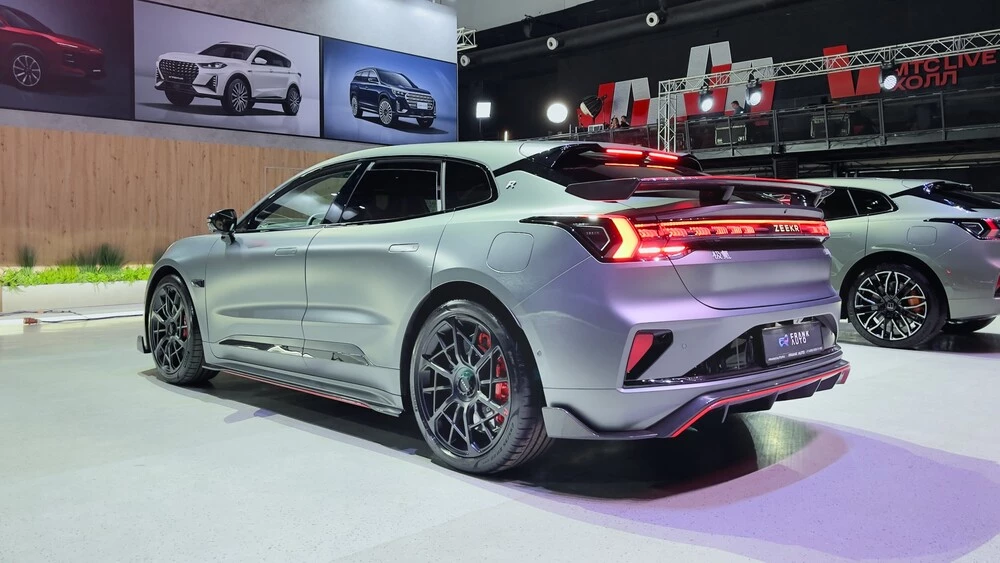 Zeekr 001 сбоку сзади Chinese Motor Show 2024 
