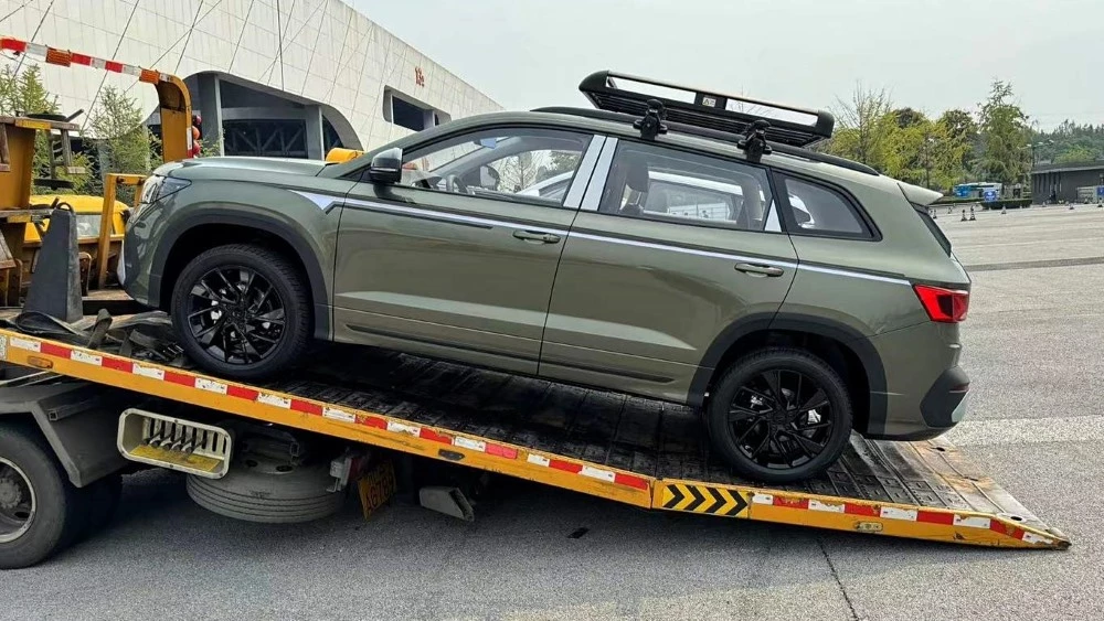 кроссовер Jetta VS7 сбоку в Чэнду