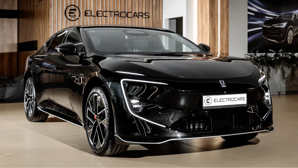 avatr 12 сбоку спереди черный electrocars