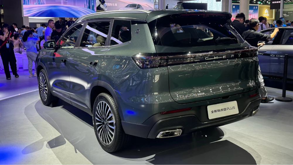 кроссовер chery tiggo 8 plus 8 pro max новый сбоку спереди серый