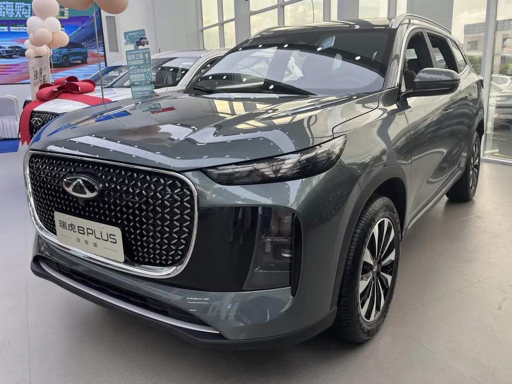 chery tiggo 8 pro max tiggo 8 plus сбоку спереди серый у дилера в Китае