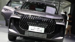 кроссовер Chery Tiggo 7 Plus 2025 спереди в Чэнду