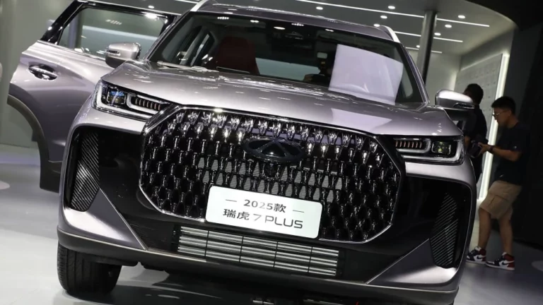 кроссовер Chery Tiggo 7 Plus 2025 спереди в Чэнду