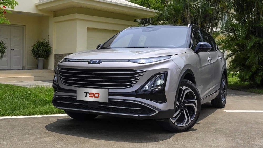 Кроссовер FAW Bestune T90 спереди сбоку