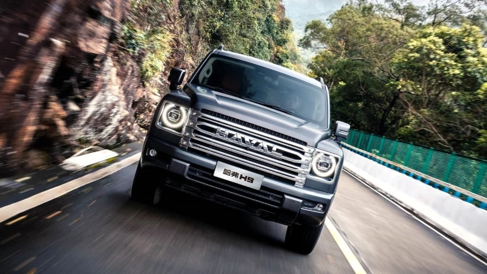 В Китае стартовали продажи Haval H9 нового поколения. Насколько он дешевле, чем в России? haval H9 спереди в динамике на трассе