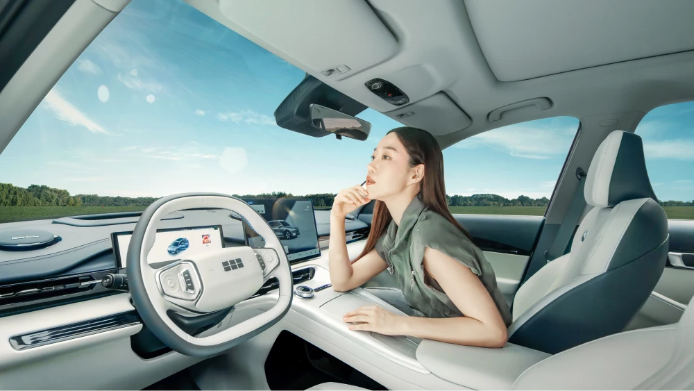 geely galaxy e5 салон белый 