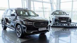 Geely Monjaro у дилера в автосалоне купить новый БИЗНЕС КАР Лосиный остров шоурум