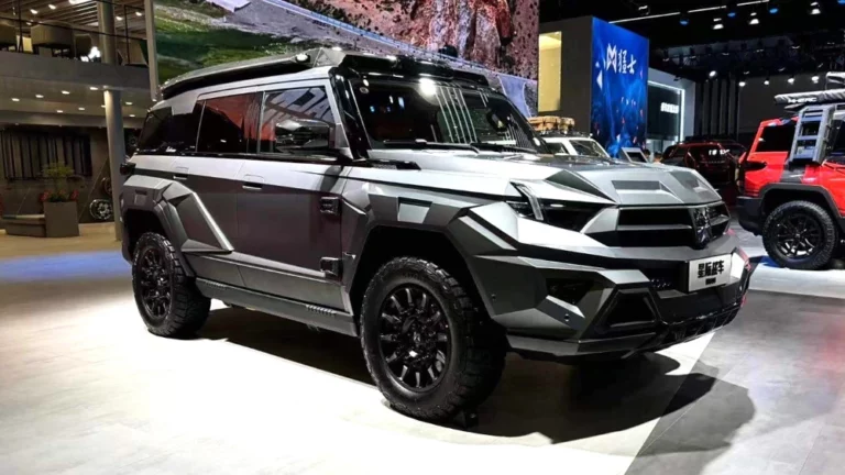 Mengshi M-Hero M800 автосалон в Чэнду сбоку спереди