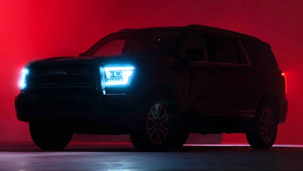 Рамный внедорожник Haval H5 готов к запуску в России. Уже известны цены и оснащение Внедорожник Haval H5 сбоку спереди анонс