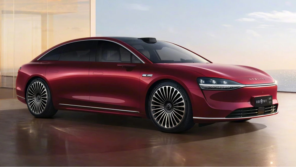 Конкурент Mercedes. Названы цены и комплектации седана Stelato S9 от Huawei и BAIC stelato s9 сбоку спереди красный седан baic huawei