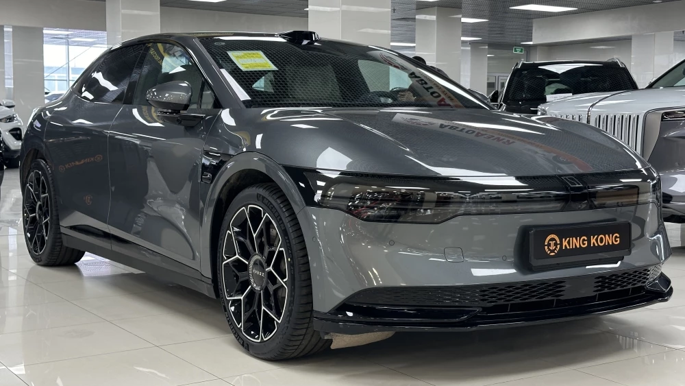 zeekr 007 седан сбоку спереди москва-тянья