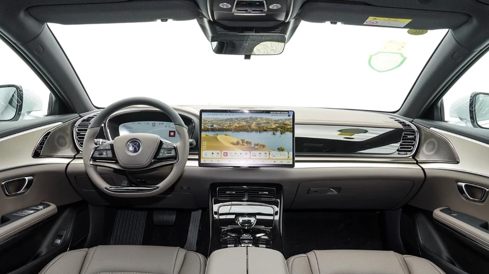 Седан BYD Han 2025 интерьер