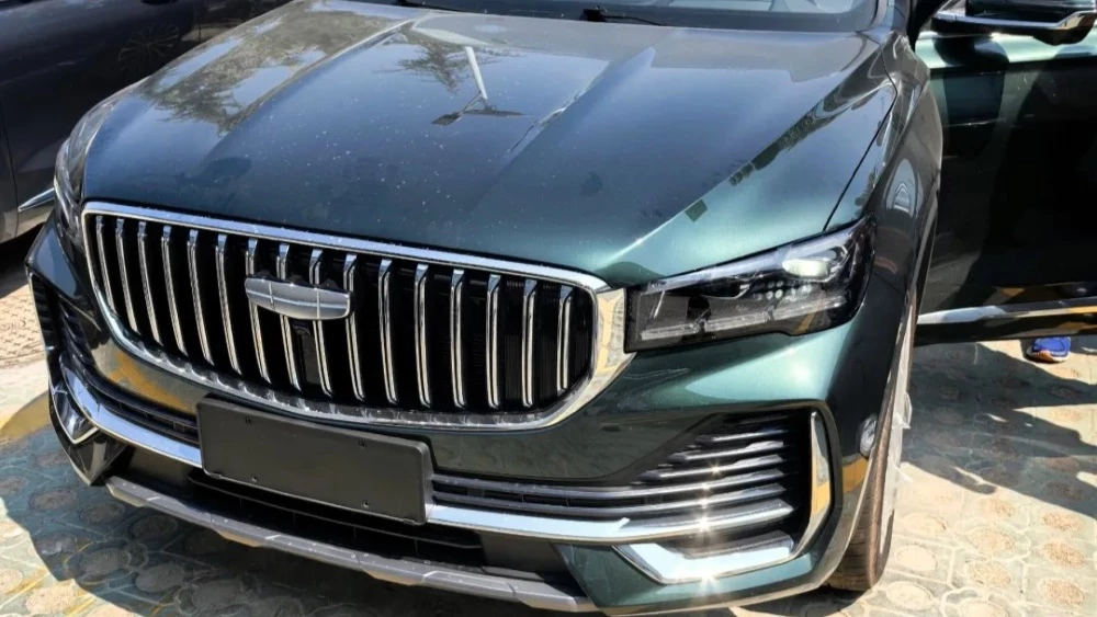 обновленный кроссовер geely monjaro 2025 спереди