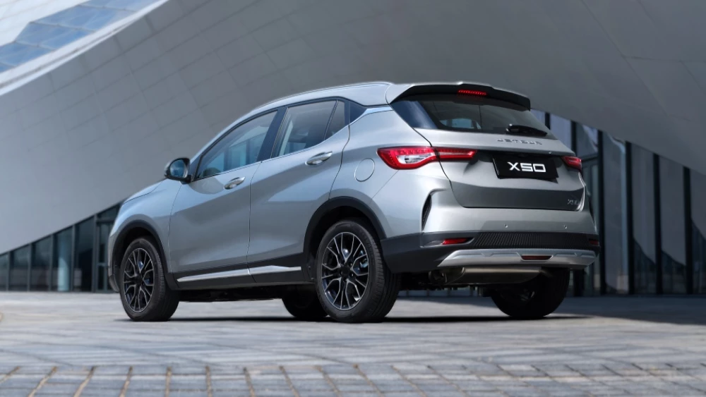 Jetour X50 сбоку сзади