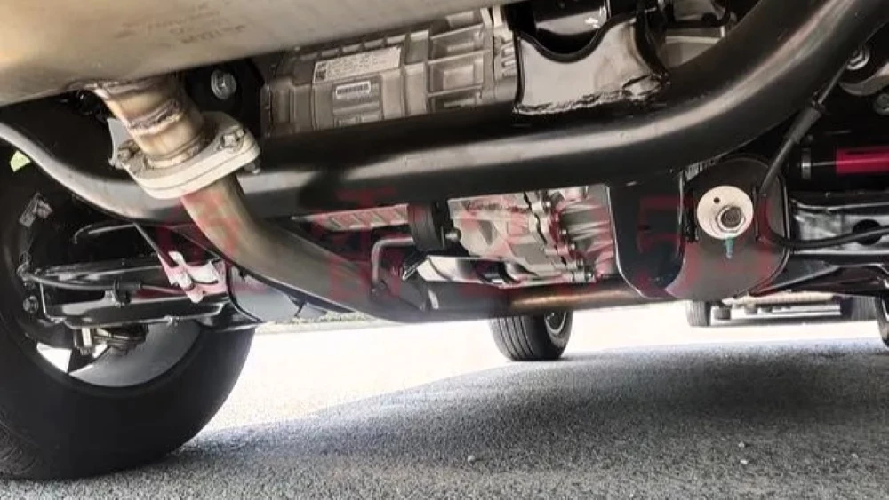 внедорожник Jetour T5 Phev снизу