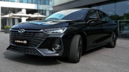 Седан Chery Arrizo 8 Ultra Black сбоку спереди