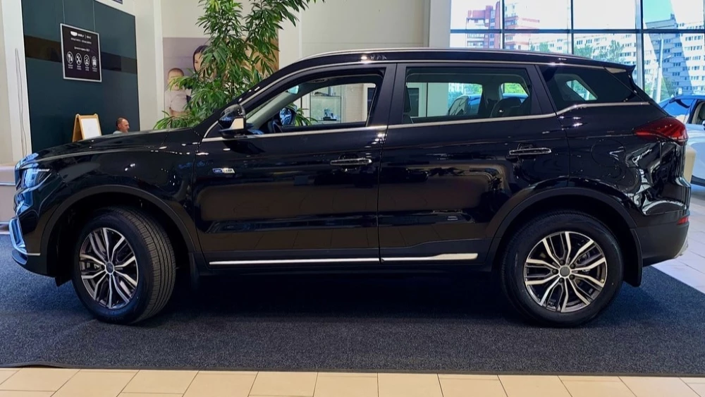 Belgee X70 у дилера в автосалоне купить новый сбоку