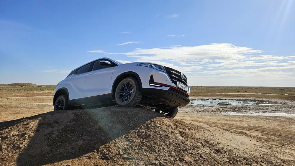 DFSK 500 сбоку спереди тест бездорожье