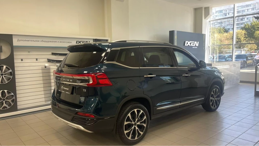 старт продаж forthing t5 кроссовер сбоку сзади синий