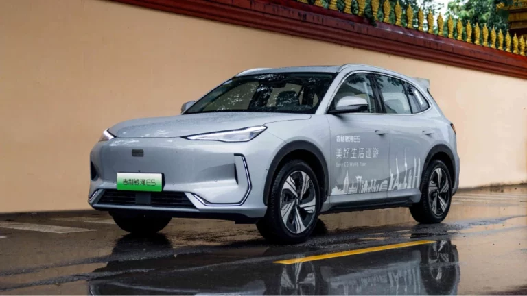 geely galaxy e5 galaxy ex5 сбоку спереди голубой электромобиль