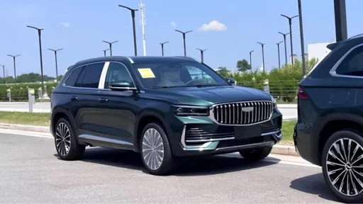 обновленный кроссовер geely monjaro спереди зеленый старт предзаказов китай