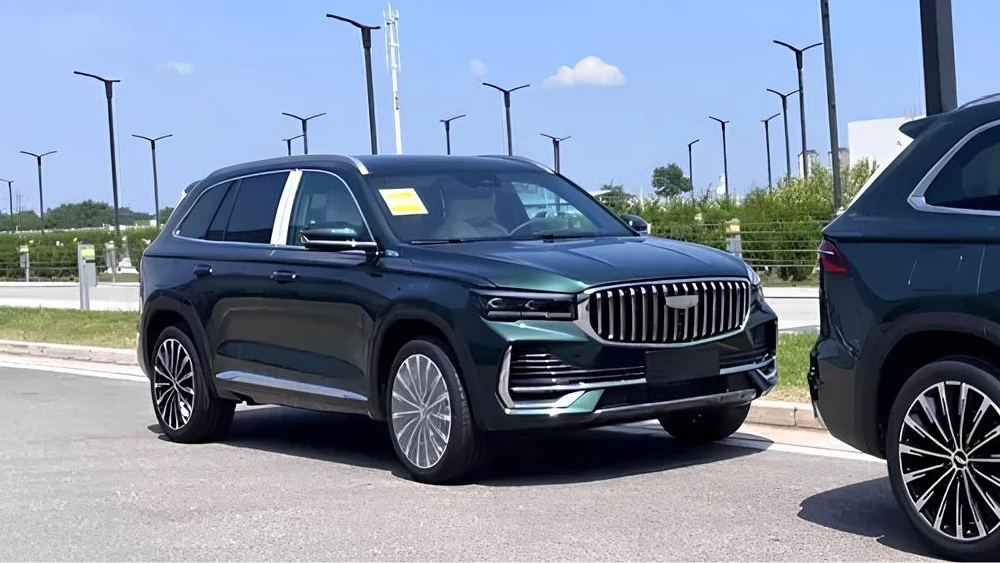 обновленный кроссовер geely monjaro спереди зеленый старт предзаказов китай