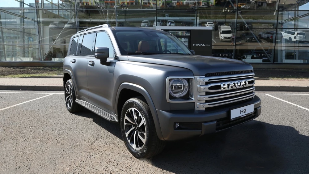 «В России любят рамные внедорожники на дизеле». Как стартовали продажи нового Haval H9 Внедорожник Haval H9 у дилера купить новый в автосалоне сбоку спереди корсгрупп курск