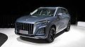 Гибридный кроссовер Hongqi HS3 PHEV сбоку спереди