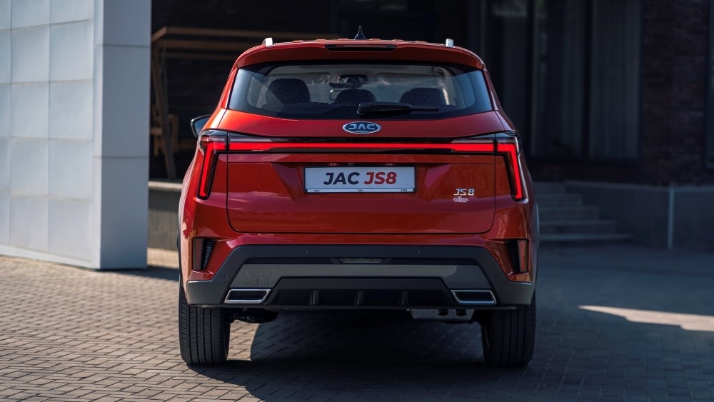 Кроссовер JAC JS8 сзади в Казахстане