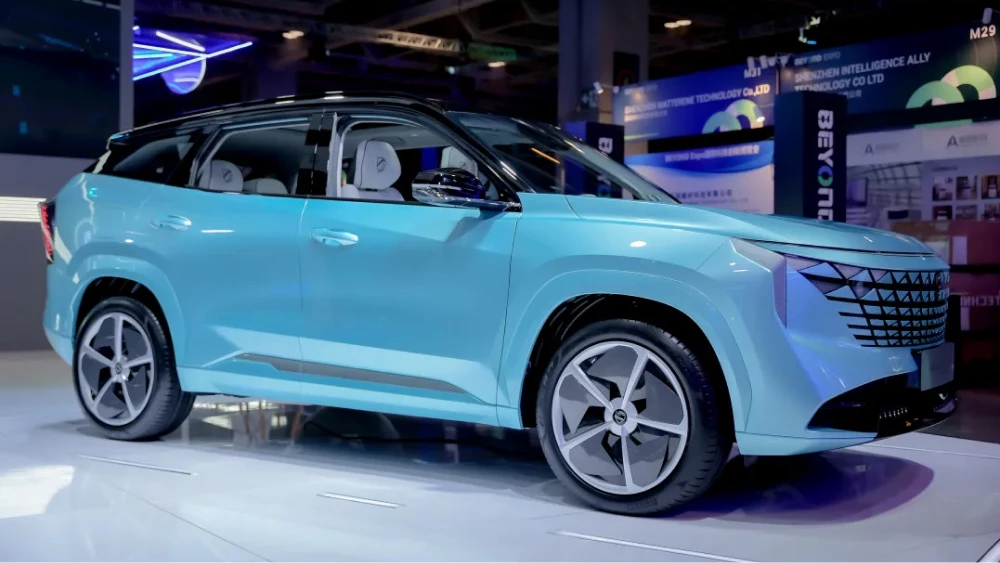 sensteed yufun knewstar ks02 geely atlas сбоку спереди голубой